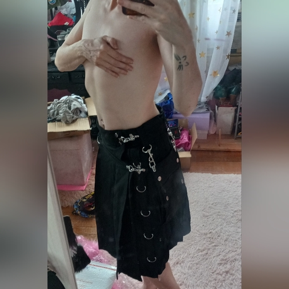 SOLD! Unisex Gothic kilt! Wrap style w Snaps and metal clasps w 2 saddle bags! - Picture 11 of 15